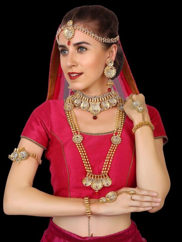 Exquisite Indian Kundan and Faux Pearl Bridal Jewelry Set (Gold-Tone) - Image 10