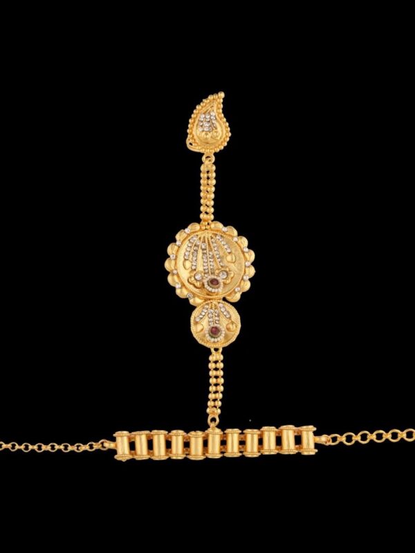 Exquisite Indian Kundan and Faux Pearl Bridal Jewelry Set (Gold-Tone) - Image 8