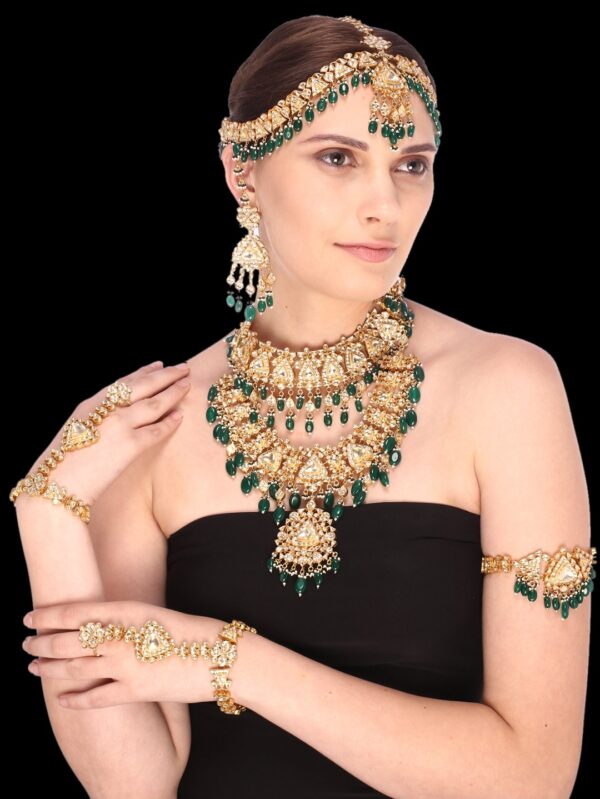 TRADITIONAL BIG TIKKA WITH WHITE DROOP AND HOOK/ MATHA PATTI - Image 9