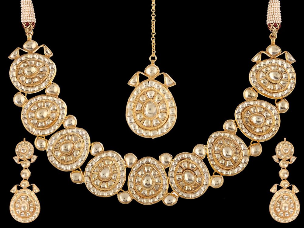 Buy Enchanting Kundan Elegance Necklace - Image 5