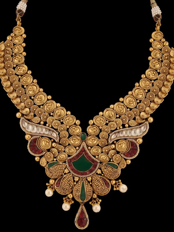 Gold finish with emerald kundan and pearl nose ring - Image 5