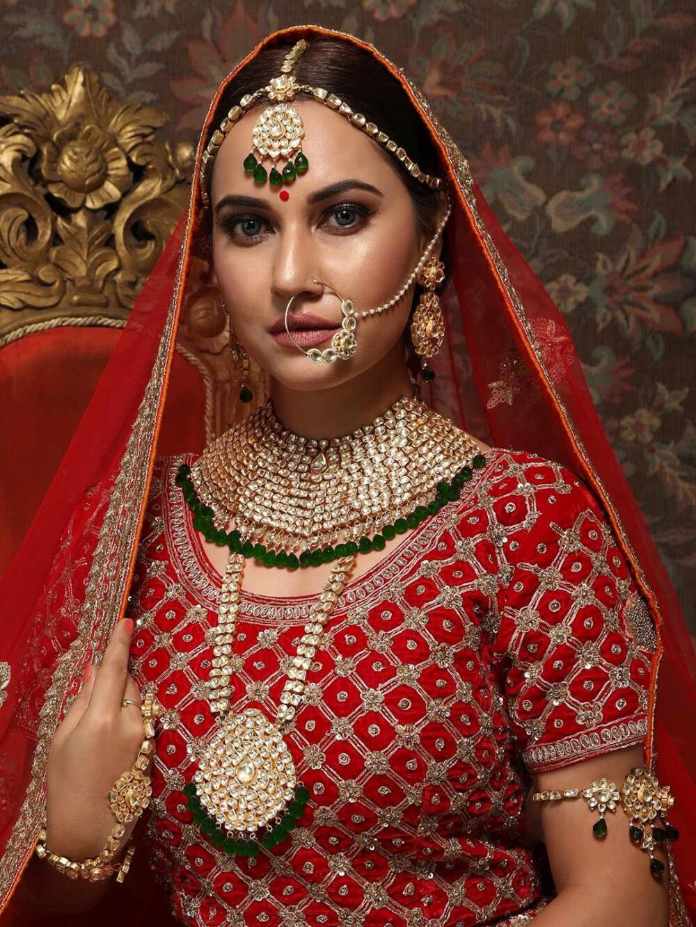 Buy Dazzling Kundan Jadau Set