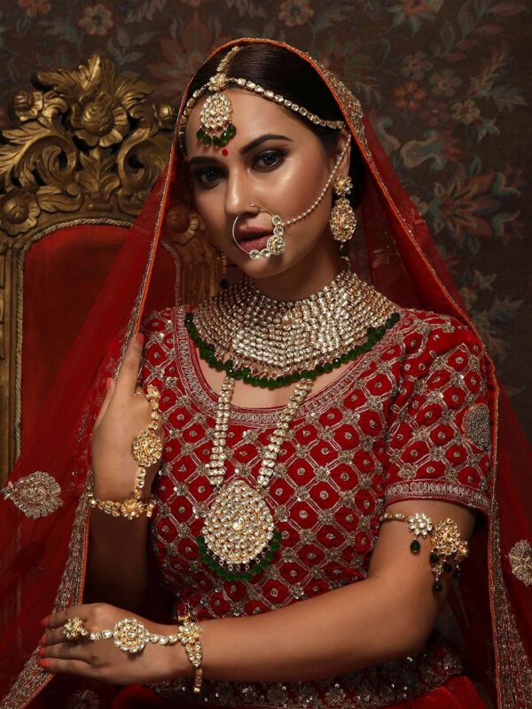 Buy Dazzling Kundan Jadau Set - Image 6