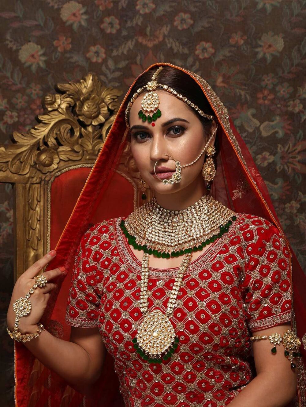 Buy Dazzling Kundan Jadau Set - Image 7