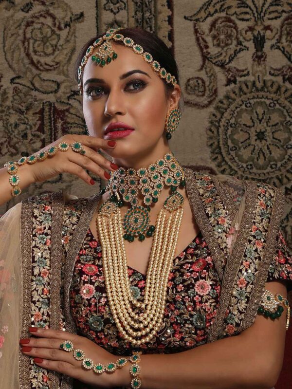 Buy Graceful Kundan Haar with Earrings - Image 7
