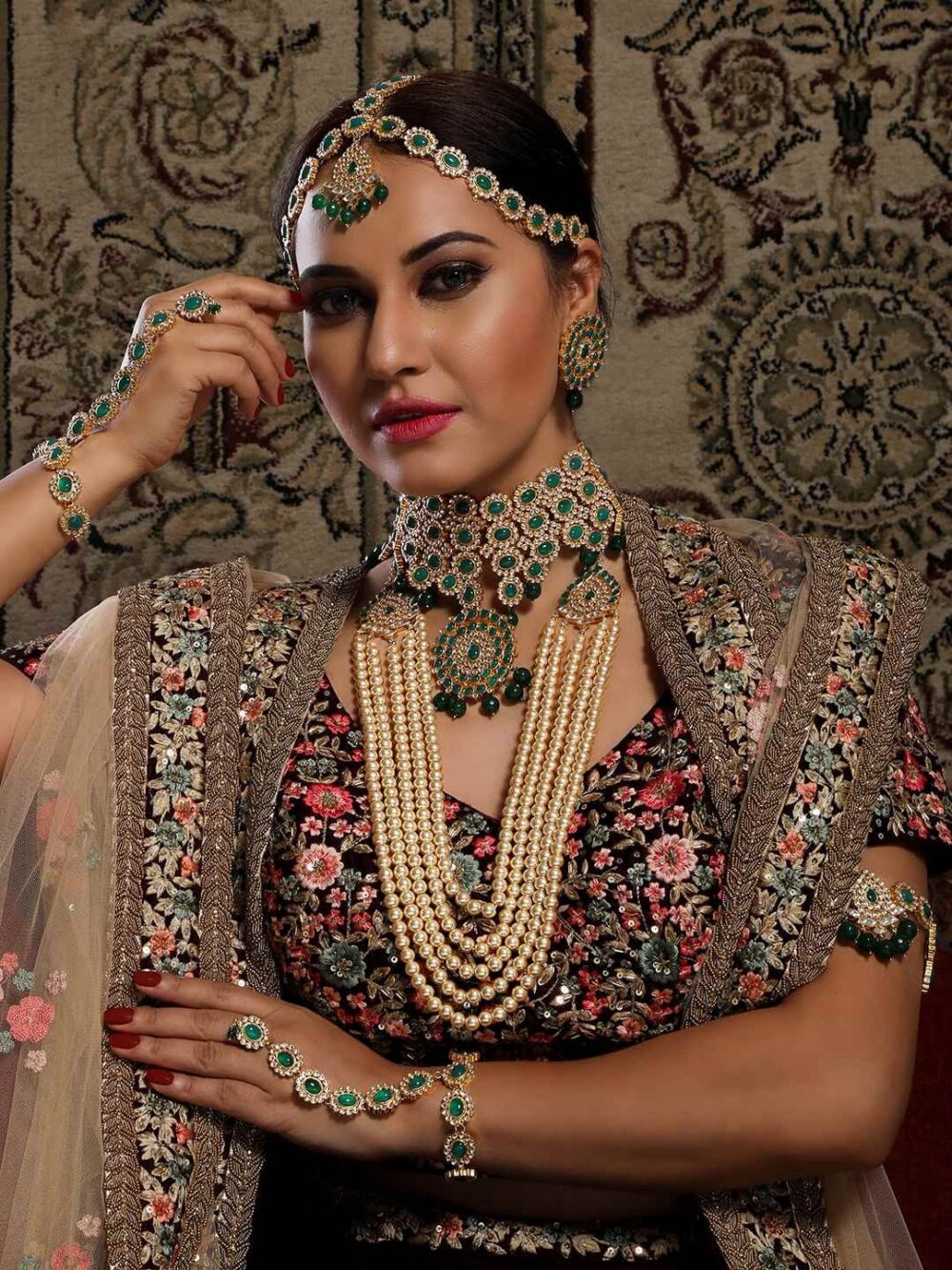 Buy Graceful Kundan Haar with Earrings - Image 2