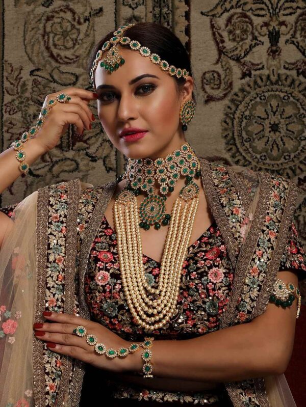 Buy Graceful Kundan Haar with Earrings - Image 2