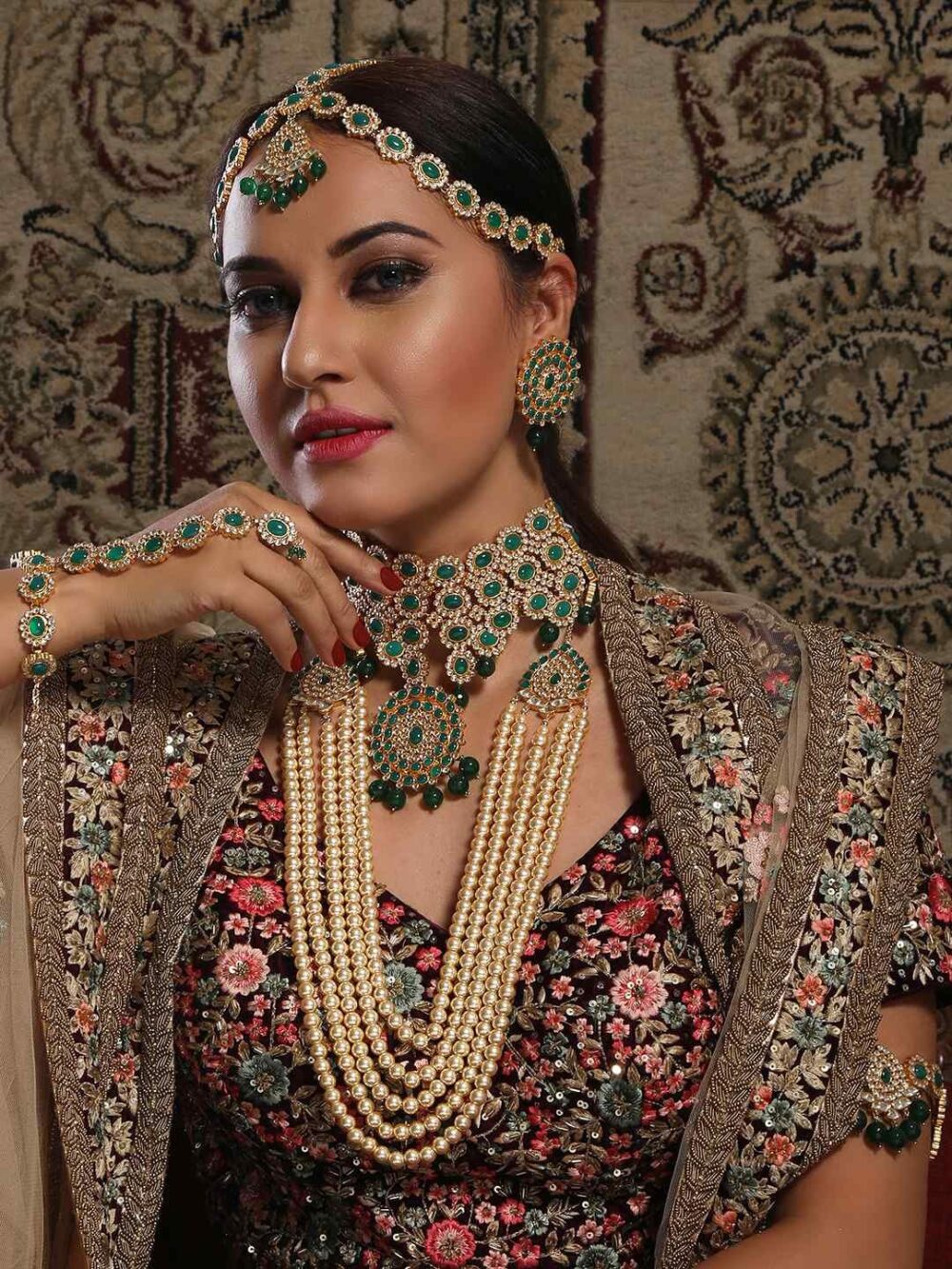 Buy Graceful Kundan Haar with Earrings - Image 4