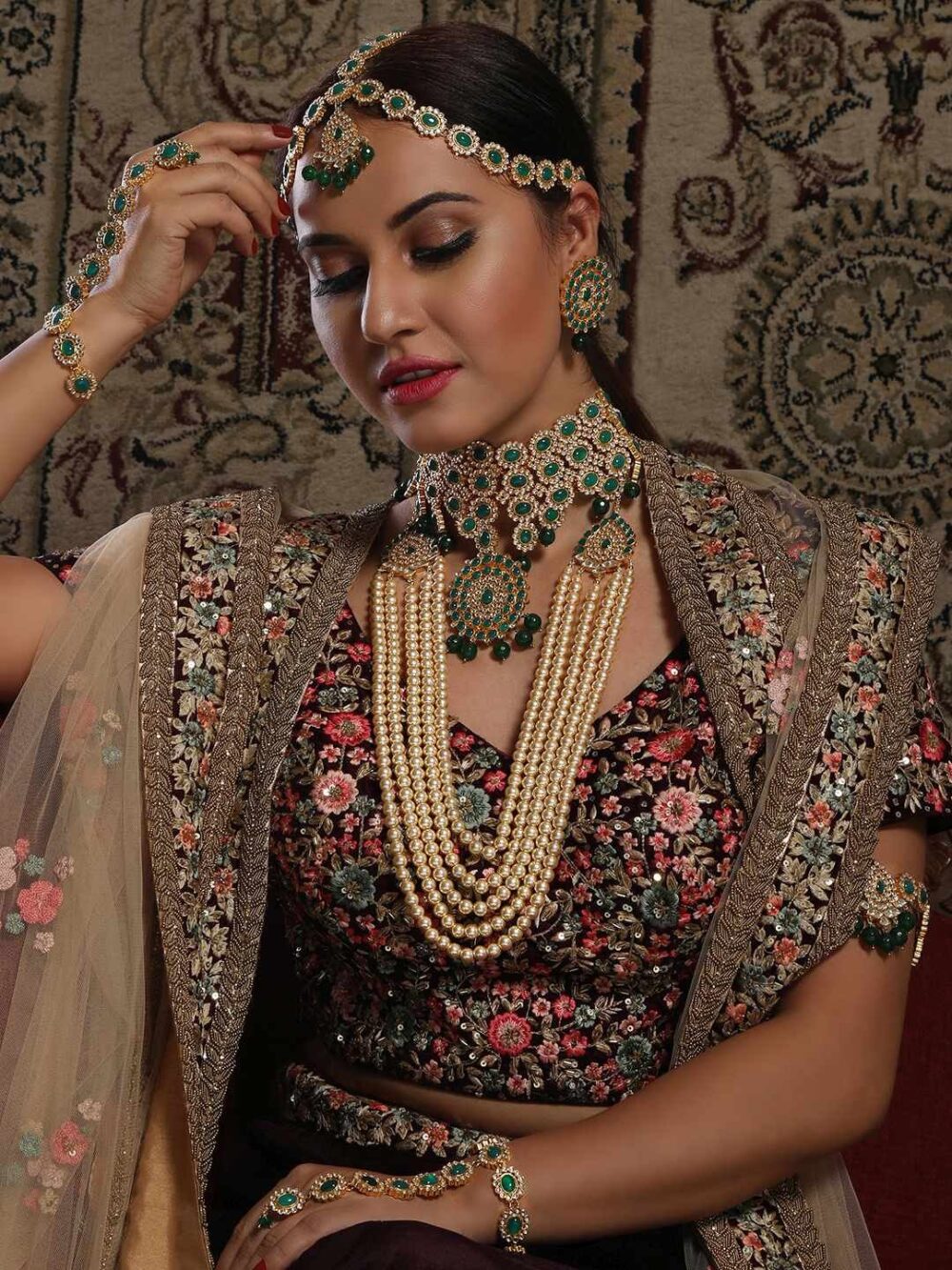 Buy Graceful Kundan Haar with Earrings - Image 3