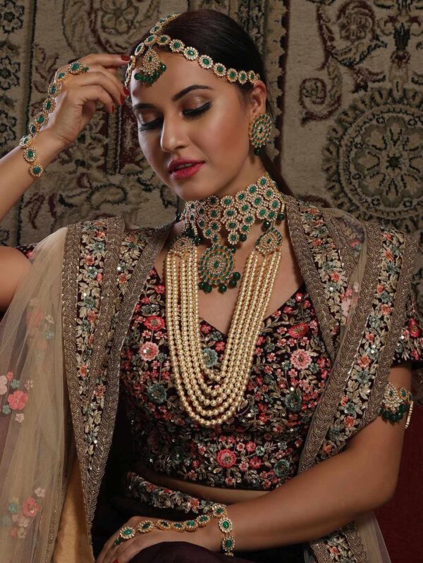 Buy Graceful Kundan Haar with Earrings - Image 3