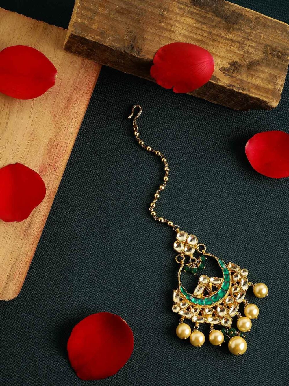 Green Coloured kundan maang tikka with Latkan pearl drops